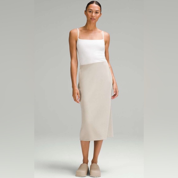 NWT Lululemon Softstreme High-Rise Midi Skirt size 6 Mojave Tan